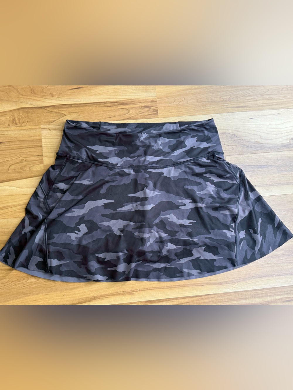 Athleta Women's Black & Gray Camo SKORT